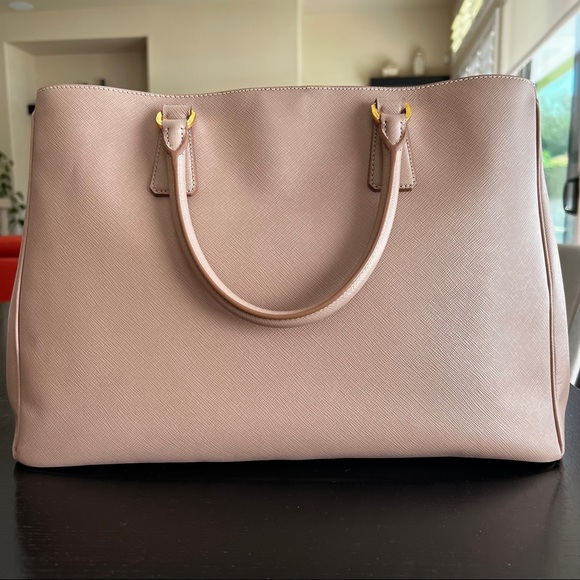 PRADA GALLERIA Saffiano Large bag in powder pink (SOLD) - Picture 3 of 12